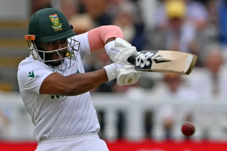 Temba Bavuma Playing a short ball