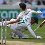Pat Cummins Crashes into South Africa Wicket Keeper While Appealing.