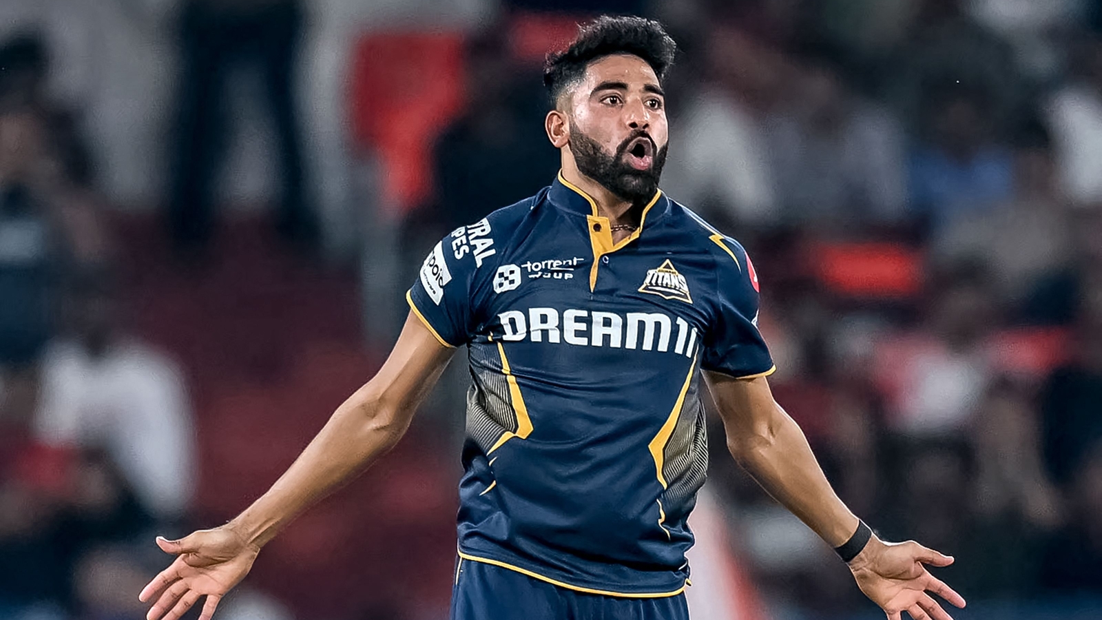 Gujarat Titans' Mohammed Siraj celebrates after taking the wicket of Sunrisers Hyderabad's Simarjeet Singh during the Indian Premier League (IPL) Twenty20 cricket match between Sunrisers Hyderabad and Gujarat Titans at the Rajiv Gandhi International Stadium in Hyderabad on April 6, 2025. (Photo by Noah SEELAM / AFP) / -- IMAGE RESTRICTED TO EDITORIAL USE - STRICTLY NO COMMERCIAL USE --